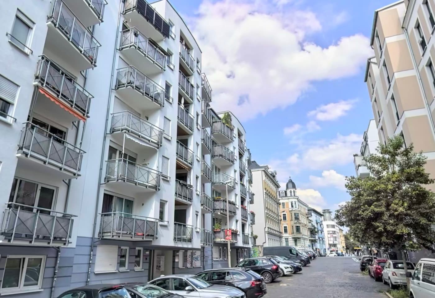 Mehrfamilienhaus in Wohnlage als Symbol für die Vermietung